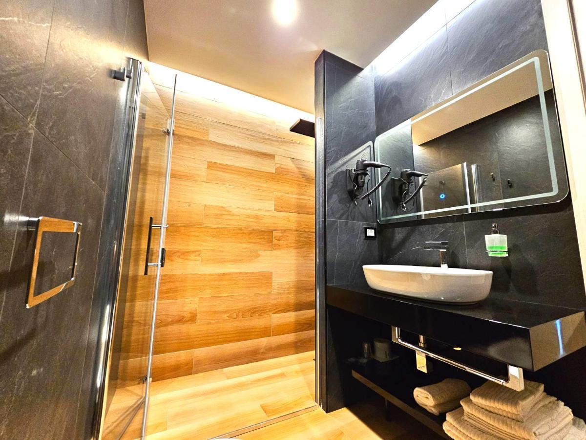 Trilogy Prestige - Central Premium Suites Lecce Extérieur photo